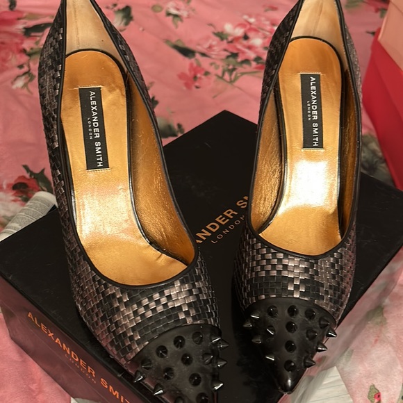 Alexander Smith London Brand New Pumps with the original box. - Picture 4 of 6